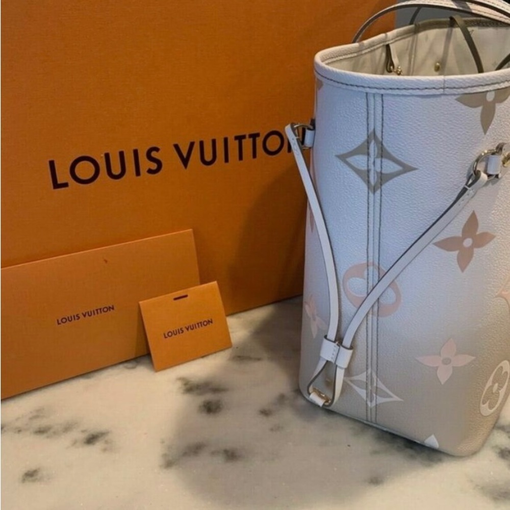 Brand new never used Louis Vuitton Sunset Khaki Neverfull MM
